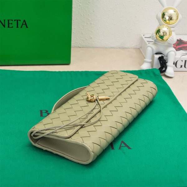Bottega Veneta Andiamo Clutch(HIGH-END GRADE) - Image 4