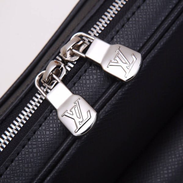 LV Outdoor Messenger - Image 5