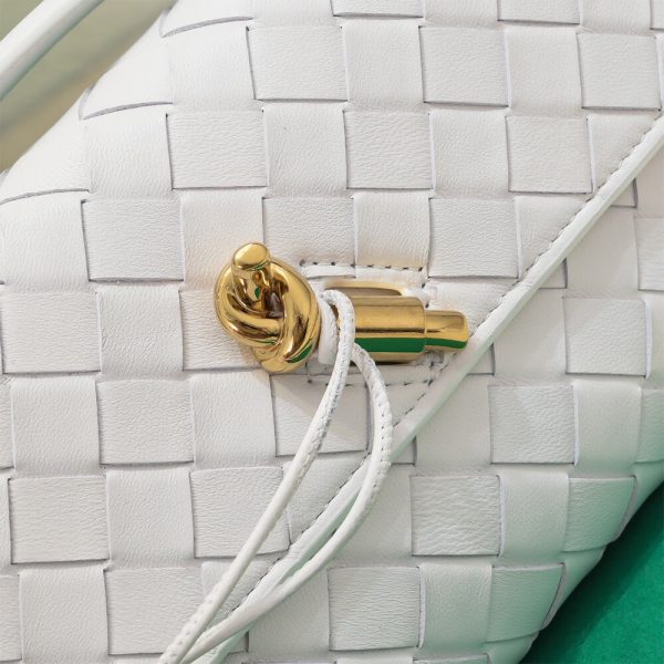 Bottega Veneta Andiamo Clutch(HIGH-END GRADE) - Image 6