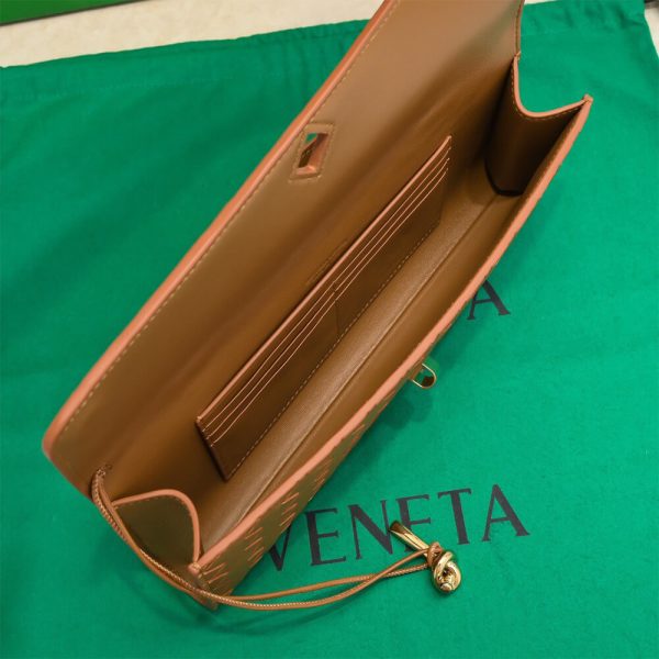 Bottega Veneta Andiamo Clutch(HIGH-END GRADE) - Image 8