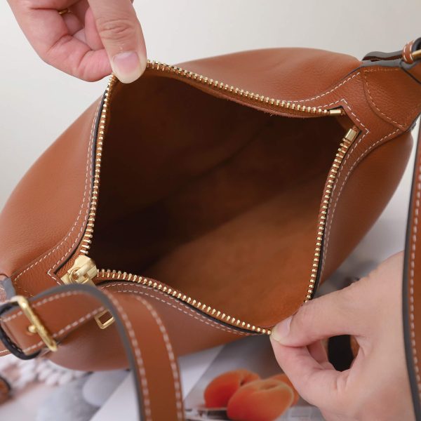 CELINE HELO?SE TRIOMPHE SMALL BAG IN SOFT CALFSKIN - Image 8